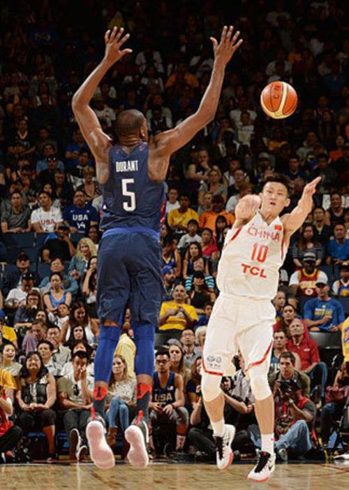 中国男篮vs美国男篮热身赛的相关图片